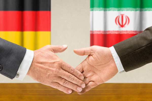 Deutsch und Iranischer Manager bei einer interkulturellen Beratung